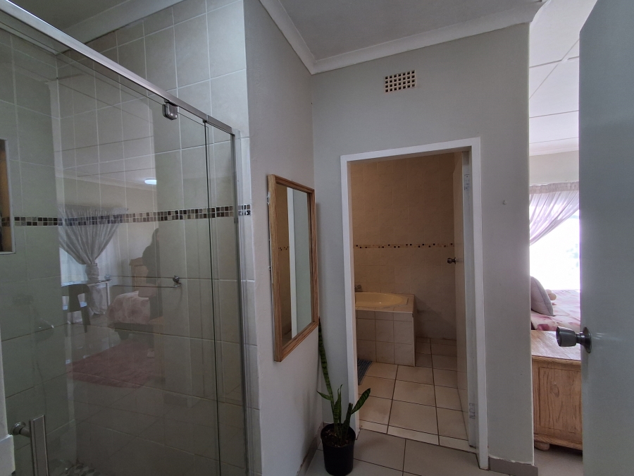 4 Bedroom Property for Sale in Flamwood North West